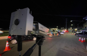 Paredão Móvel: Amazonas inova com uso de tecnologia compacta durante operaçõesCâmeras móveis são utilizadas pelas Forças de Segurança e auxiliam o “Paredão” Paredão Móvel: Amazonas inova com uso de tecnologia compacta durante operações