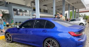 Quatro jovens morrem após intoxicação por monóxido de carbono em BMW Quatro jovens morrem após intoxicação por monóxido de carbono em BMW
