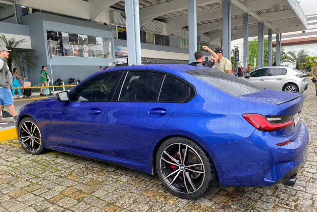 Quatro jovens morrem após intoxicação por monóxido de carbono em BMW Quatro jovens morrem após intoxicação por monóxido de carbono em BMW