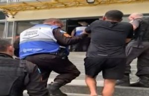 Três assaltantes são presos após tentativa de roubo a casa de chineses no Rio Três assaltantes são presos após tentativa de roubo a casa de chineses no Rio