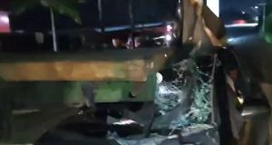 VÍDEO: acidente na zona leste de Manaus deixa veículo completamente danificado após colisão com carreta VÍDEO: acidente na zona leste de Manaus deixa veículo completamente danificado após colisão com carreta