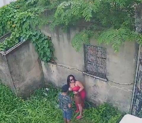 VÍDEO: incidente suspeito em Manaus mostra travesti tocando em partes íntimas de menino