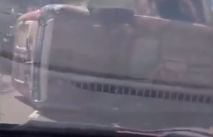 Vídeo: Táxi Dog capota em ManausNenhum animal estava no veículo no momento do acidente. Vídeo Táxi Dog capota em Manaus