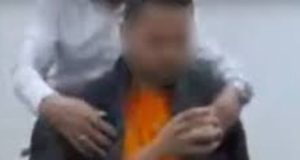 Vídeo: juíza oferece tratamento humanizado a preso em audiência e divide opiniõesNas redes sociais, a atitude da juíza gerou muitos comentários. Vídeo: juíza oferece tratamento humanizado a preso em audiência e divide opiniões