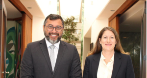 Wilson Lima apresenta projetos sustentáveis à embaixadora britânica e destaca importância da atuação do Reino Unido na AmazôniaEncontro entre o governador do Amazonas e embaixadora Stephanie Al-Qaq aconteceu em Brasília, nesta segunda-feira. Wilson Lima apresenta projetos sustentáveis à embaixadora britânica e destaca importância da atuação do Reino Unido na Amazônia