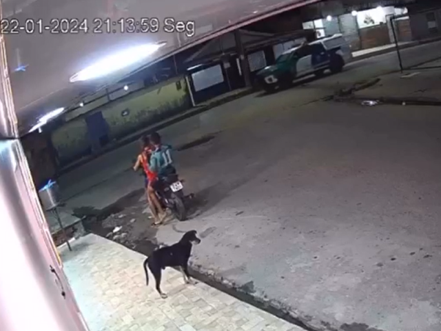 Vídeo: dupla de assaltantes é presa em flagrante após roubo de celular em Manaus