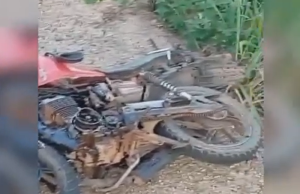 Acidente Terrível: motociclista perde mão em ‘rolêzinho’Veja o vídeo. Acidente Terrível: motociclista perde mão em 'rolêzinho'