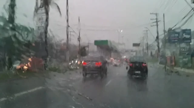 Chuva em Manaus causa desabamentos, deslizamentos e alagamentos