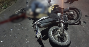 Colisão frontal entre motocicletas na AM-10 resulta em uma morte Colisão frontal entre motocicletas na AM-10 resulta em uma morte