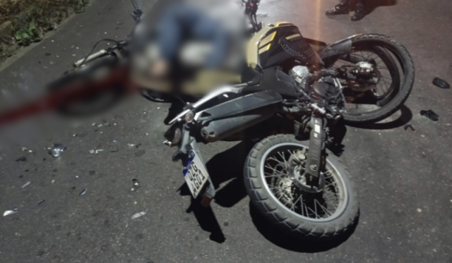 Colisão frontal entre motocicletas na AM-10 resulta em uma morte