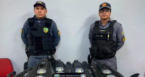 Dois indivíduos são detidos pela Polícia Militar do Amazonas por furto e vandalismo em propriedade públicaOs delitos ocorreram no recém-inaugurado trecho do Rapidão, financiado pelo Governo do Amazonas. Dois indivíduos são detidos pela Polícia Militar do Amazonas por furto e vandalismo em propriedade pública