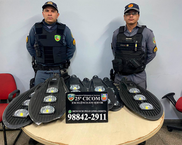 Dois indivíduos são detidos pela Polícia Militar do Amazonas por furto e vandalismo em propriedade pública Dois indivíduos são detidos pela Polícia Militar do Amazonas por furto e vandalismo em propriedade pública