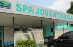 Em Manaus, mulher é baleada no pescoço pelo marido Em Manaus, mulher é baleada no pescoço pelo marido