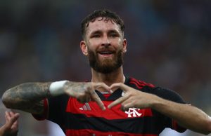 Flamengo arranca vitória nos acréscimos e assume vice-liderança do Carioca Flamengo arranca vitória nos acréscimos e assume vice-liderança do Carioca