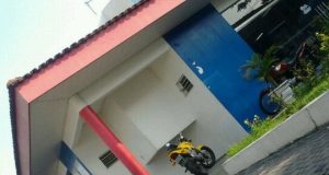 Foragido da Justiça se entrega e solicita prisão em delegacia de ManausA equipe policial conduziu o indivíduo ao 1° Distrito Integrado de Polícia (DIP). Foragido da Justiça se entrega e solicita prisão em delegacia de Manaus