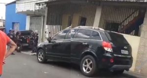 Gerente é encontrado morto em quitineteMistério envolve roubo de veículo e ausência de identificação Gerente é encontrado morto em quitinete