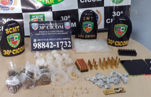 Homem é preso em flagrante pela PMAM com munições e drogas no bairro Valparaíso Homem é preso em flagrante pela PMAM com munições e drogas no bairro Valparaíso