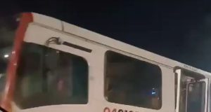 Idoso morre em acidente após tropeçar e cair em avenida Idoso morre em acidente após tropeçar e cair em avenida