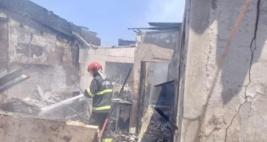 Incêndio atinge casa na zona Centro-Oeste de Manaus Incêndio atinge casa na zona Centro-Oeste de Manaus