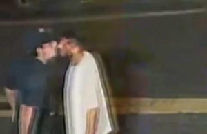 Jovem é morto a facadas após pedir para usar banheiro de bar em São Paulo Jovem é morto a facadas após pedir para usar banheiro de bar em São Paulo