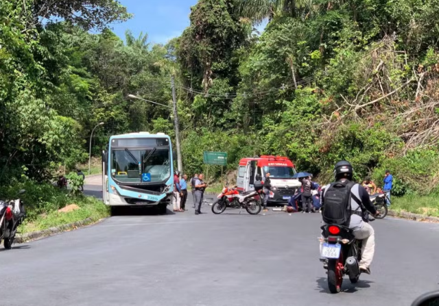 Motociclista morre em colisão com ônibus no campus da Ufam