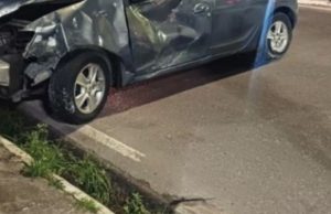 Motociclistas são hospitalizados após acidente na Avenida Efigênio Salles Motociclistas são hospitalizados após acidente na Avenida Efigênio Salles