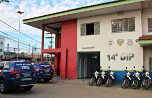 Mulher é presa com celulares roubados na zona leste de Manaus Mulher é presa com celulares roubados na zona leste de Manaus