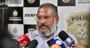 Polícia prende homem e adolescente por latrocínio em ManausO crime ocorreu no bairro Santo Antônio. Polícia prende homem e adolescente por latrocínio em Manaus