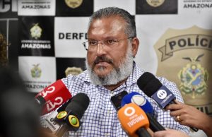 Polícia prende homem e adolescente por latrocínio em ManausO crime ocorreu no bairro Santo Antônio. Polícia prende homem e adolescente por latrocínio em Manaus