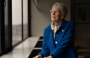 Professora de 93 anos transforma vidas ao doar fortuna para faculdade de Medicina Professora de 93 anos transforma vidas ao doar fortuna para faculdade de Medicina