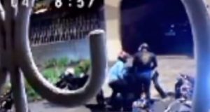 Tocaia a motoboys de App aterroriza Manaus; vídeos revoltam a população Tocaia a motoboys de App aterroriza Manaus; vídeos revoltam a população