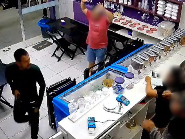 Vídeo: assalto com reféns em loja de açaí