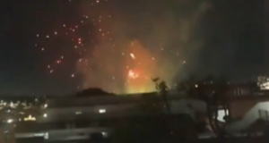 Vídeo: explosões de fogos em Manaus seria comemoração de aniversário de facção Vídeo: explosões de fogos em Manaus seria comemoração de aniversário de facção