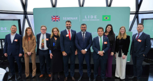 Wilson Lima apresenta potencial do mercado de carbono do Amazonas a investidores ingleses e instituições financeirasNo seminário Lide Reino Unido, governador destacou que há mais de 800 milhões de toneladas de crédito de carbono para venda e a expectativa do Estado é captar até R$ 2,4 bilhões. Wilson Lima apresenta potencial do mercado de carbono do Amazonas a investidores ingleses e instituições financeiras