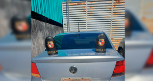 Carro com mandado de busca e apreensão é encontrado pela Rocam no Parque Dez Carro com mandado de busca e apreensão é encontrado pela Rocam no Parque Dez