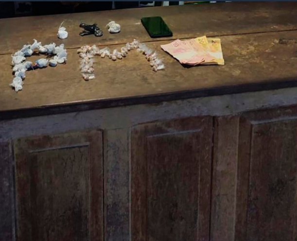 Adolescente de 17 anos é apreendido com drogas em Rio Preto da Eva Adolescente de 17 anos é apreendido com drogas em Rio Preto da Eva