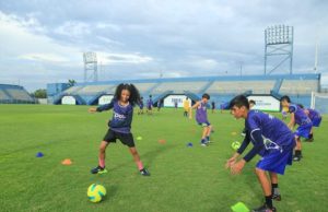 Esporte como ferramenta de superação: atleta do Pelci dribla ansiedade através do futebol Esporte como ferramenta de superação: atleta do Pelci dribla ansiedade através do futebol