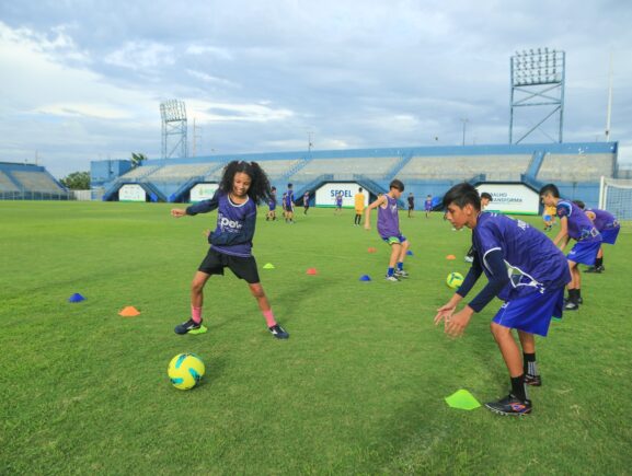 Esporte como ferramenta de superação atleta do Pelci dribla ansiedade através do futebol Esporte como ferramenta de superação: atleta do Pelci dribla ansiedade através do futebol