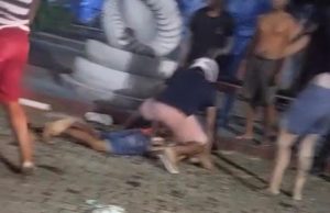 Vídeo: homem é preso após tentar enforcar criança no colo da mãe em Parintins Homem é preso após tentar enforcar criança no colo da mãe em Parintins