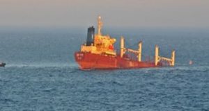 Navio britânico afunda no Mar Vermelho após ataque HouthiVídeo mostra o momento dramático do naufrágio. Navio britânico afunda no Mar Vermelho após ataque Houthi