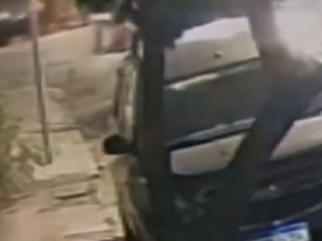 Tentativa de assalto e sequestro mulher é arrastada por 300 metros em São Paulo Tentativa de assalto e sequestro: mulher é arrastada por 300 metros em São Paulo