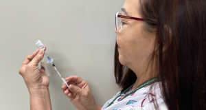 Vacinação contra dengue é ampliada para crianças e adolescentes de 10 a 14 anos no AmazonasAmpliação segue orientação do Ministério da Saúde. Vacinação contra dengue é ampliada para crianças e adolescentes de 10 a 14 anos no Amazonas