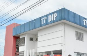 Vídeo: homem é baleado por traficantes em ManausSegundo informações, a vítima é conhecida por praticar assaltos na área. Vídeo: homem é baleado por traficantes em Manaus