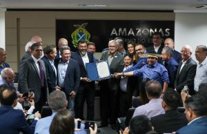 Wilson Lima entrega novas licenças para avanço do projeto de exploração do potássio no estadoAs licenças autorizam a instalação de um porto com capacidade de escoar 2,4 milhões de toneladas por ano do fertilizantes