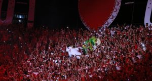 Festival de Parintins: crianças menores de 10 anos não poderão acessar arquibancadas de Galera no BumbódromoPara áreas com venda de ingressos, idade mínima é 6 anos