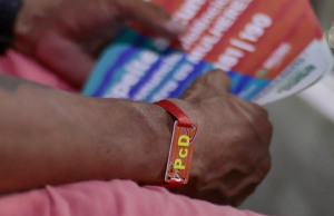 Festival de Parintins: Governo do Amazonas abre inscrições para Pessoas com Deficiência acessarem local exclusivo na Festa dos VisitantesInscrições são on-line no dia 10 de junho (segunda-feira). Festival de Parintins: Governo do Amazonas abre inscrições para Pessoas com Deficiência acessarem local exclusivo na Festa dos Visitantes