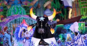 Festival de Parintins 2024: Boi Caprichoso abre a segunda noite exaltando indígenas e ribeirinhosO espetáculo retratou a pluralidade das comunidades tradicionais da Amazônia com o tema Tradições: O Flamejar da Resistência Popular Boi Caprichoso