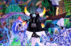 Festival de Parintins 2024: Boi Caprichoso abre a segunda noite exaltando indígenas e ribeirinhosO espetáculo retratou a pluralidade das comunidades tradicionais da Amazônia com o tema Tradições: O Flamejar da Resistência Popular Boi Caprichoso