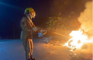 Bombeiros da Operação Céu Limpo combatem incêndio em área de vegetação no bairro Distrito IndustrialMissão tem intensificado, desde junho, o combate aos incêndios em vegetação na capital. Bombeiros da Operação Céu Limpo combatem incêndio em área de vegetação no bairro Distrito Industrial