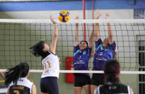 JEAs 2024: Modalidades coletivas chegam à fase de definiçõesOs confrontos eliminatórios do voleibol, futebol, futsal e handebol acontecem simultaneamente em nove praças esportivas. JEAs 2024: Modalidades coletivas chegam à fase de definições